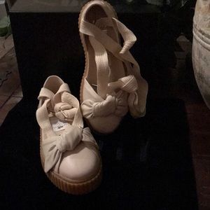 FENTY PUMA BY RIHANNA OATMEAL